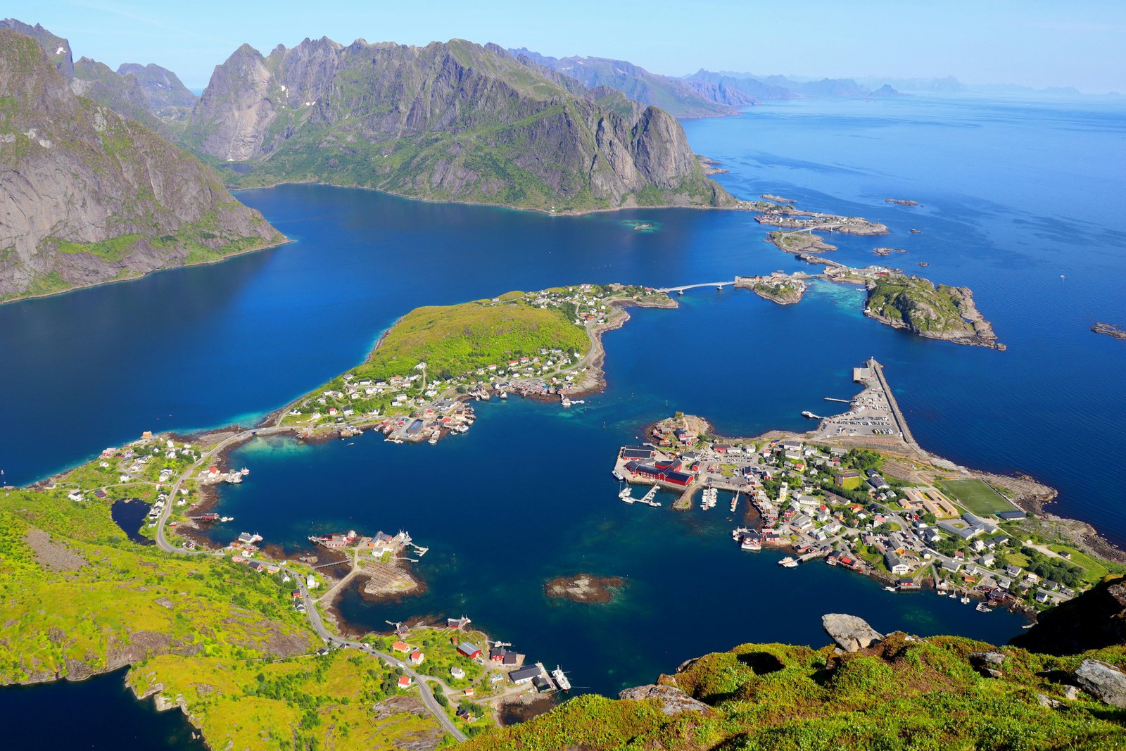 Fjorden in de zomer in Noorwegen