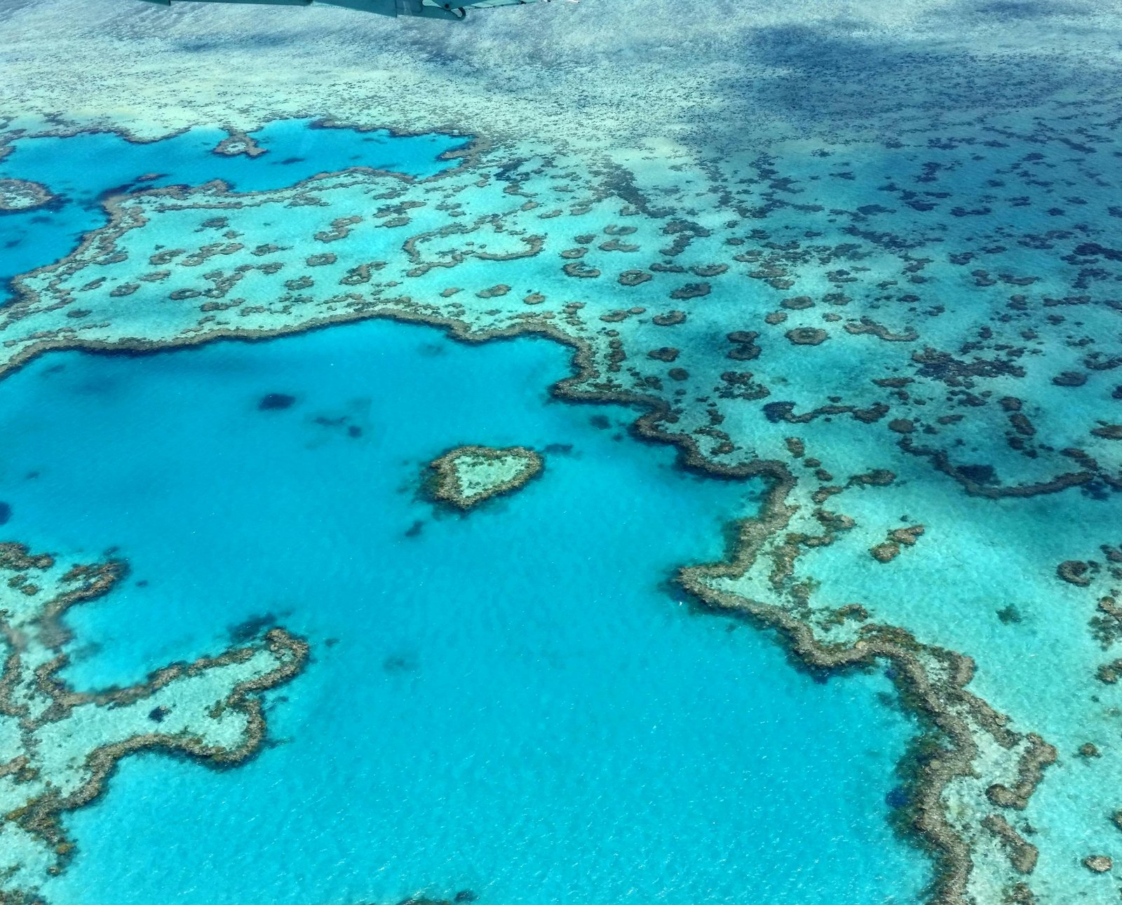 great barrier reef in Australie vanuit de helikopter