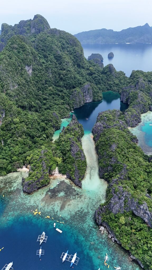 Big lagoon tijdens de boottocht van El Nido in Palawan, Filipijnen