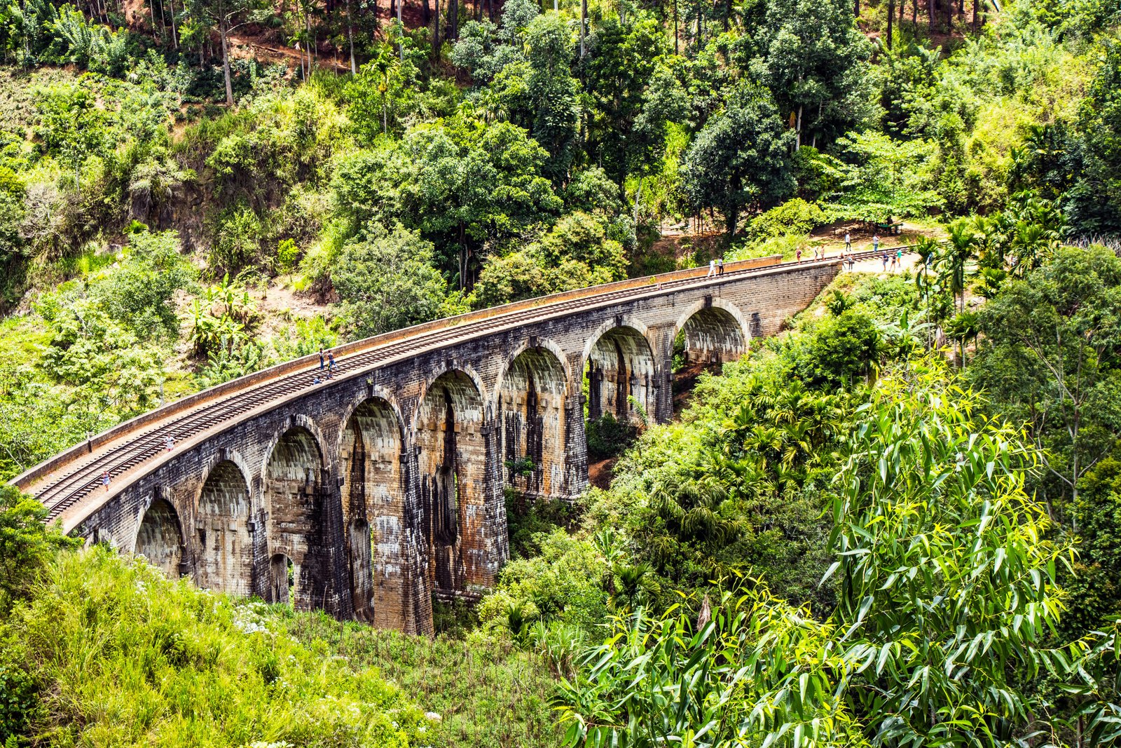 Nine Arch brug met treinspoor in Sri Lanka