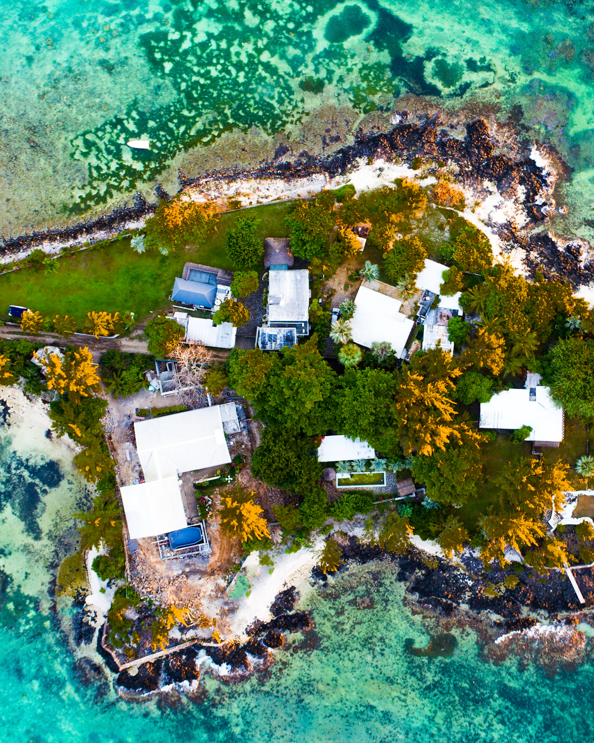 Luchtfoto van Grand Baie en omliggende lagune in Mauritius