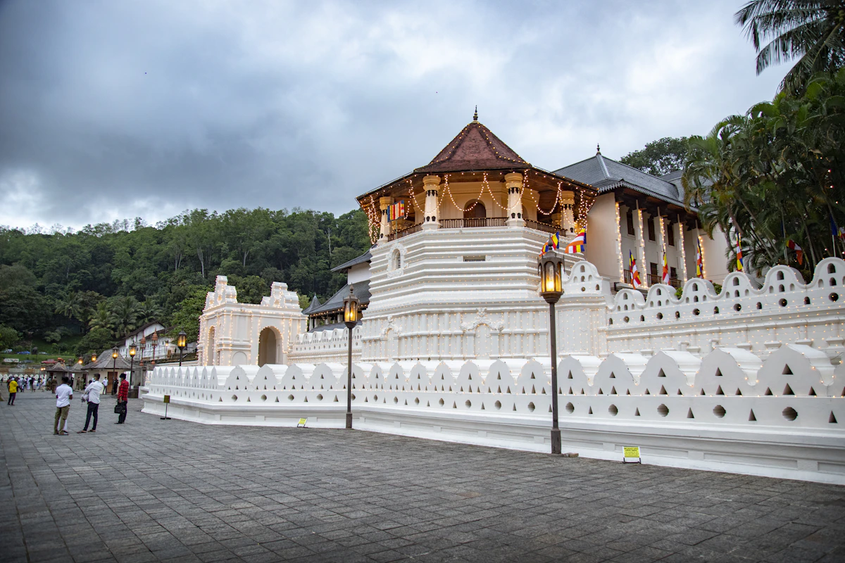De Tempel van de Tand in Kandy, het culturele hart van Sri Lanka