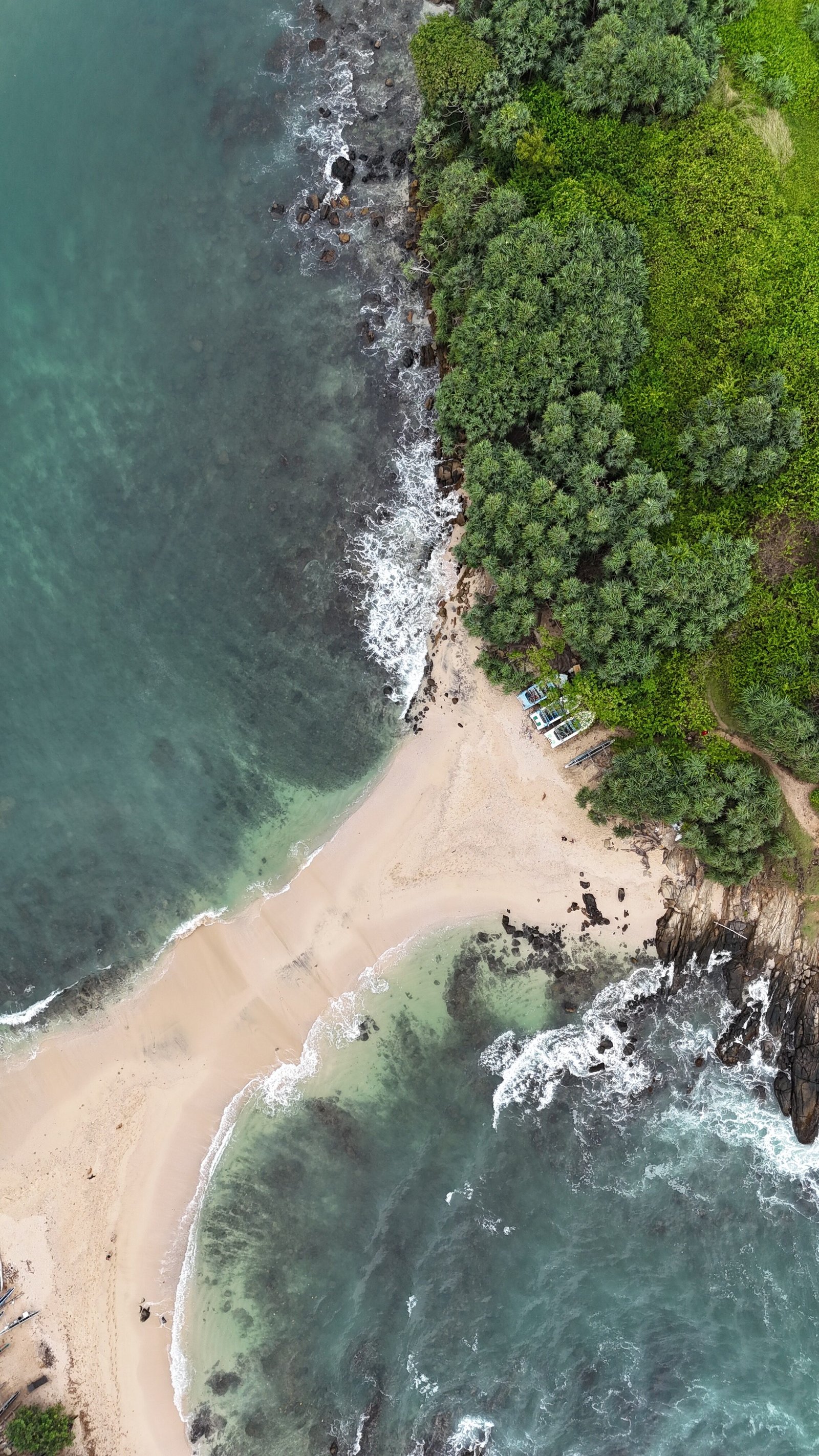 Luchtfoto van Blue Beach in Sri Lanka