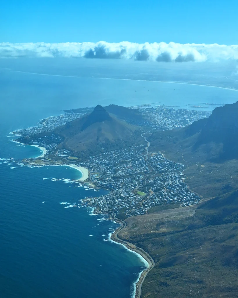 Luchtfoto van Kaapstad met Tafelberg en Atlantische Oceaan
