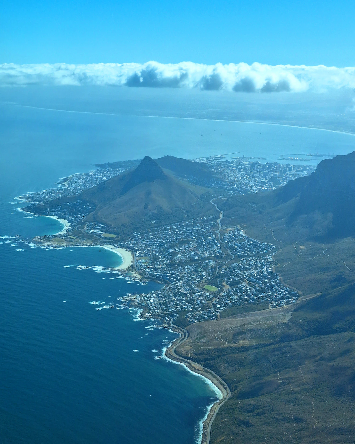 Luchtfoto van Kaapstad met Tafelberg en Atlantische Oceaan