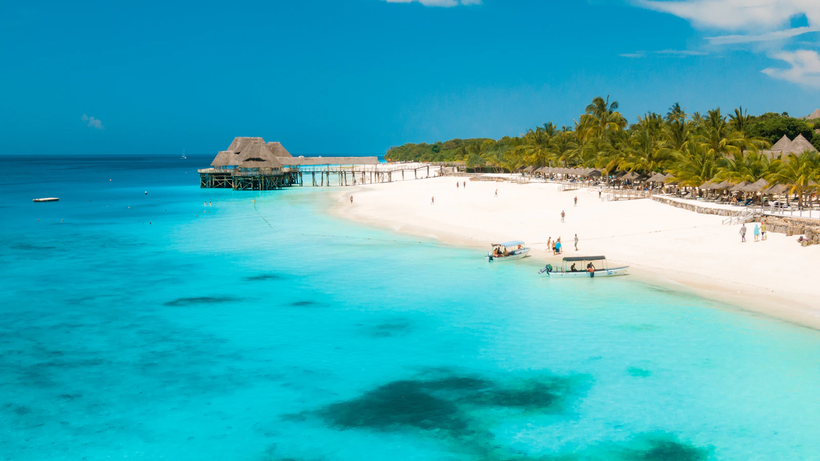 Luchtfoto van Zanzibar met turquoise oceaan en wit strand