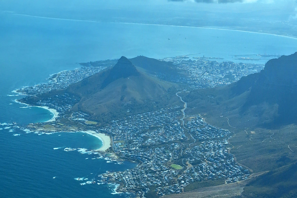 Luchtfoto van Kaapstad met Tafelberg en Atlantische Oceaan