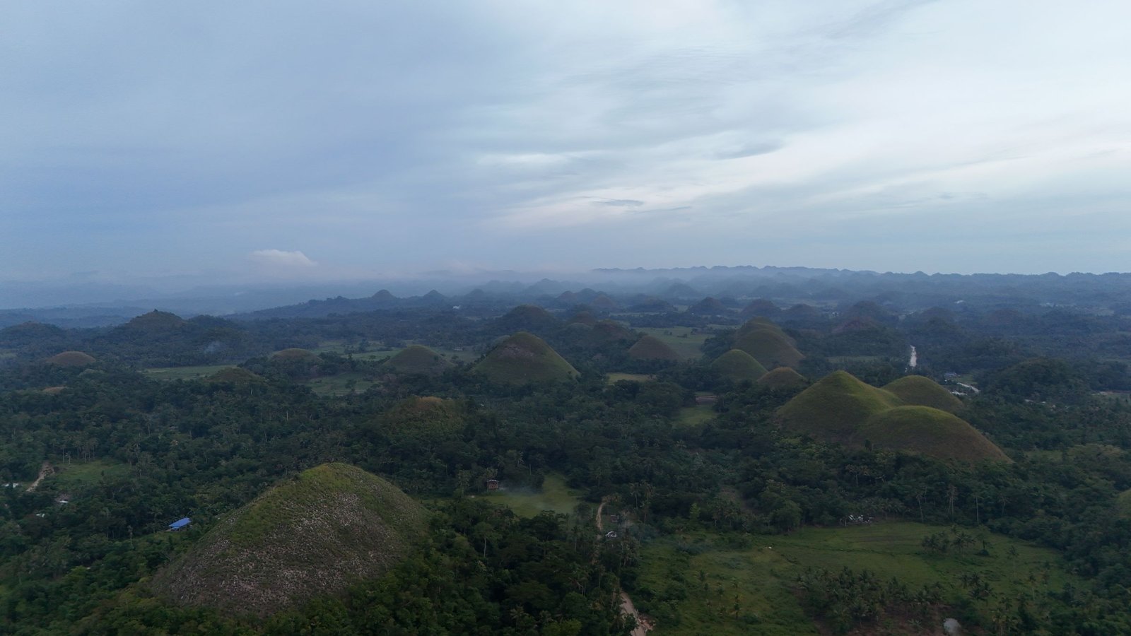 Luchtfoto van de Chocolate Hills op Bohol