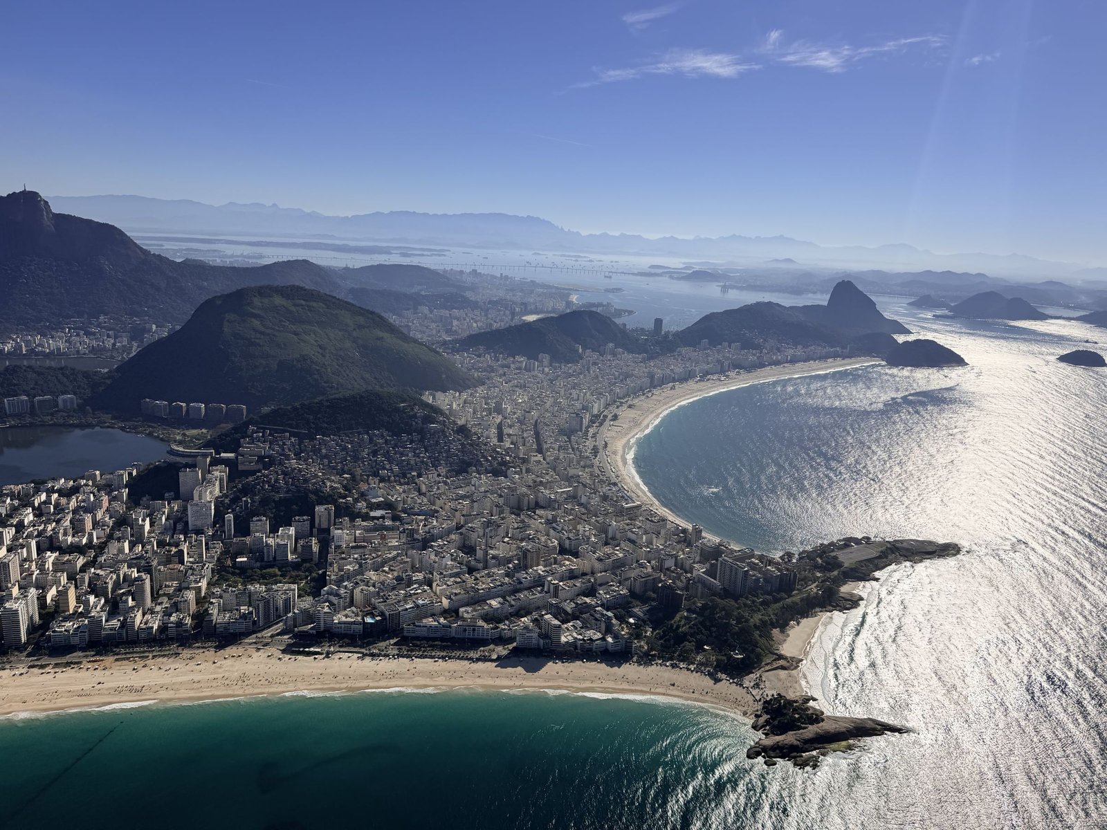 Copacabana, Leme en de Suikerbroodberg vanuit de helikopter