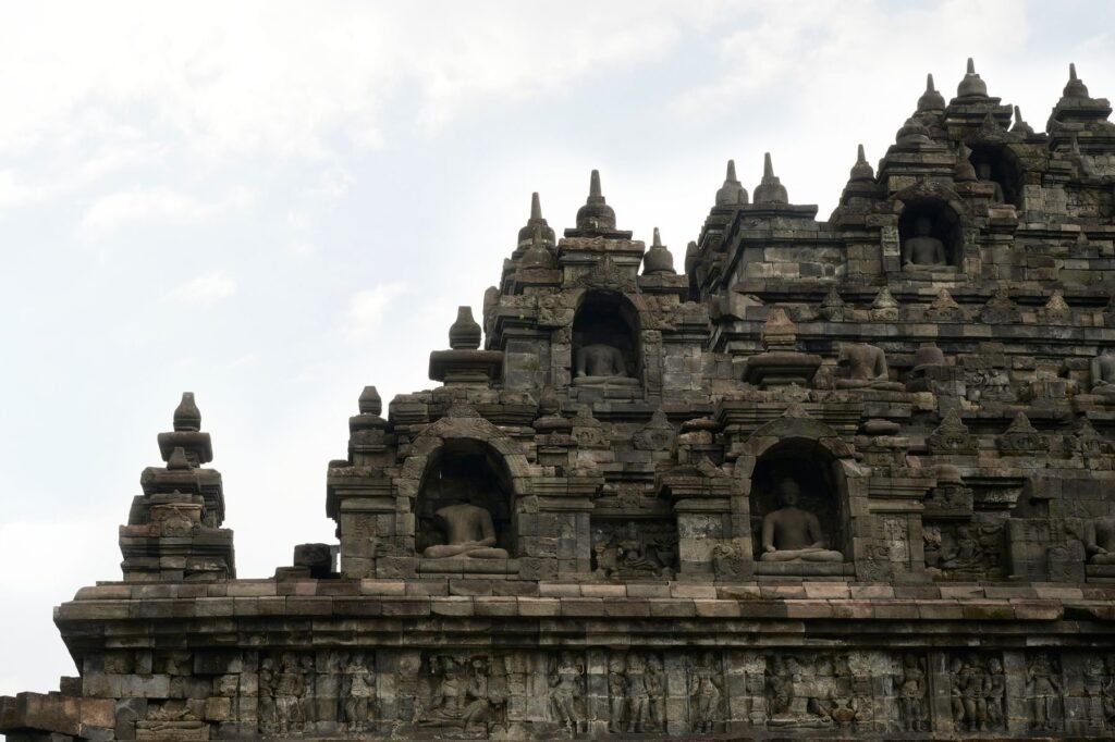 Terrassen en stoepa’s van de Borobudur