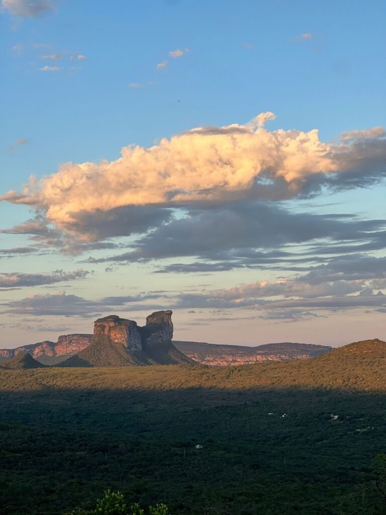 Tafelbergen van de Chapada Diamantina bij zonsondergang