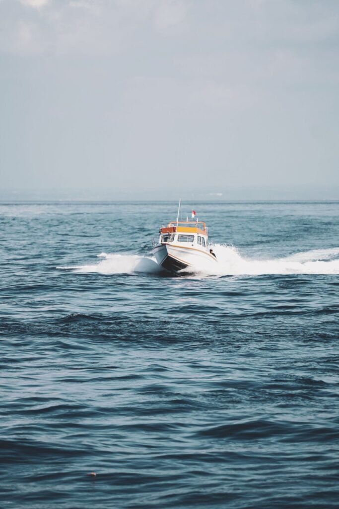 Speedboot op weg van Bali naar de Nusa-eilanden