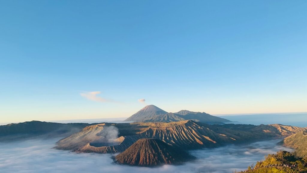 Uitzicht op de caldera van de Bromo vanaf de uitkijkpunten