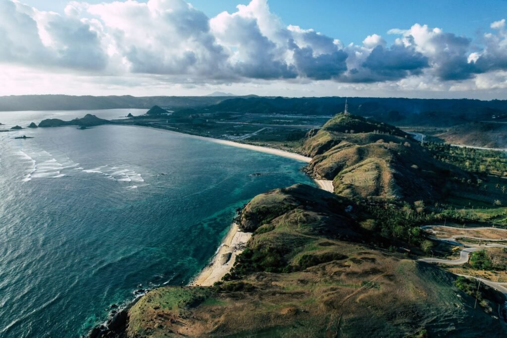 Luchtfoto van de heuvels van Bukit Merese op Lombok