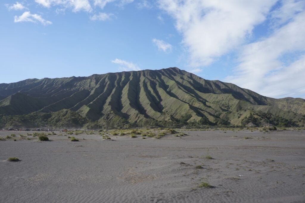 De geribbelde hellingen van de Batok bij de Bromo