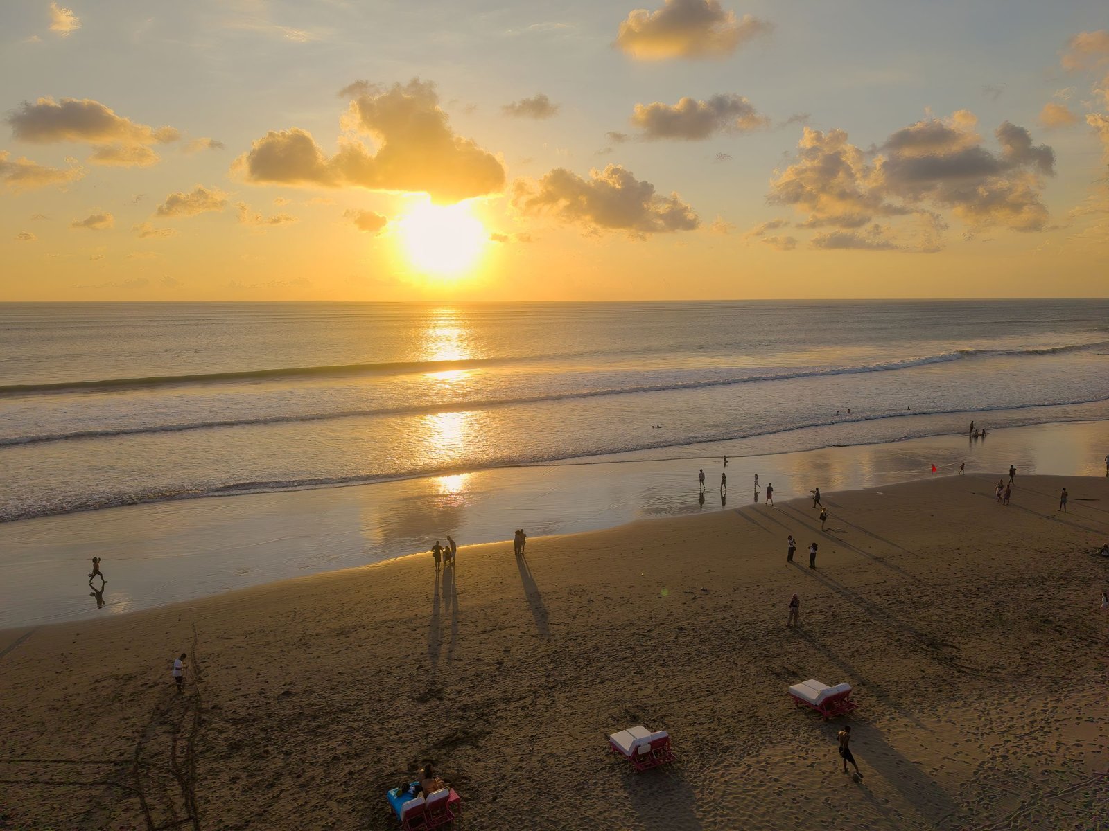 Zonsondergang aan het strand van Seminyak