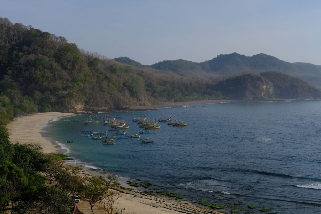 Baai en haven van Padangbai op Bali