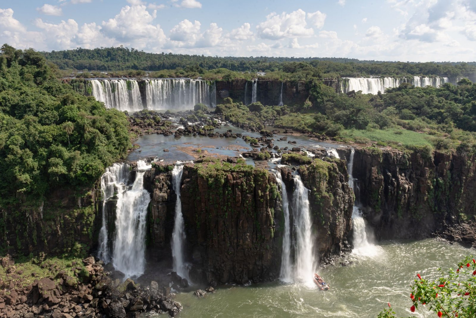 Panorama over de Iguazu-watervallen op de grens van Brazilië en Argentinië