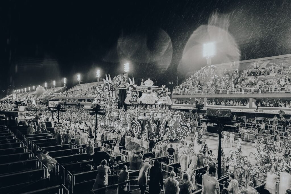 Het Sambódromo van Rio met volle tribunes tijdens een parade