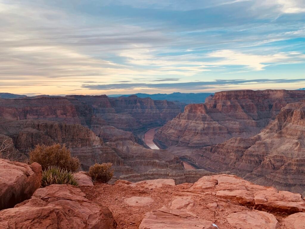 Uitzicht over de rotslagen van de Grand Canyon in Arizona