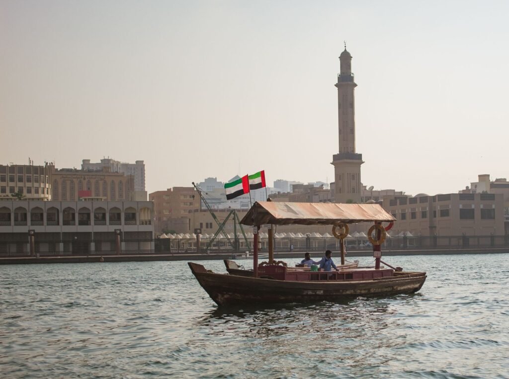 Een abra op de Creek in Dubai