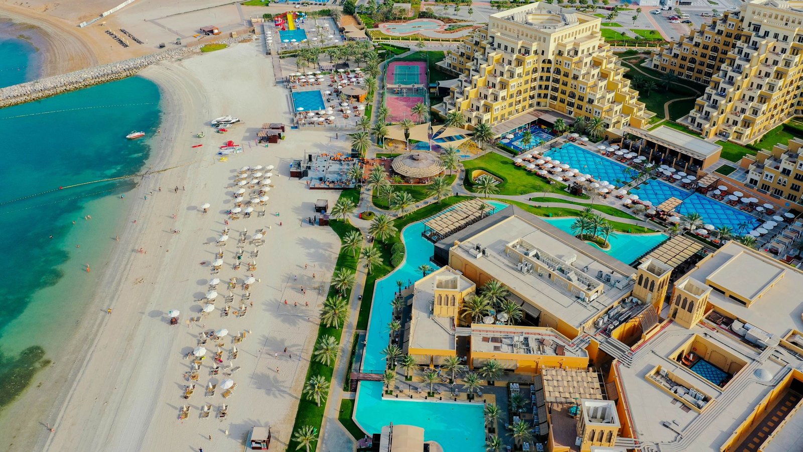 Resorts en strand in Ras al Khaimah van bovenaf