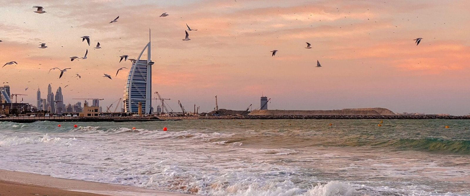 Zonsondergang boven de Burj Al Arab