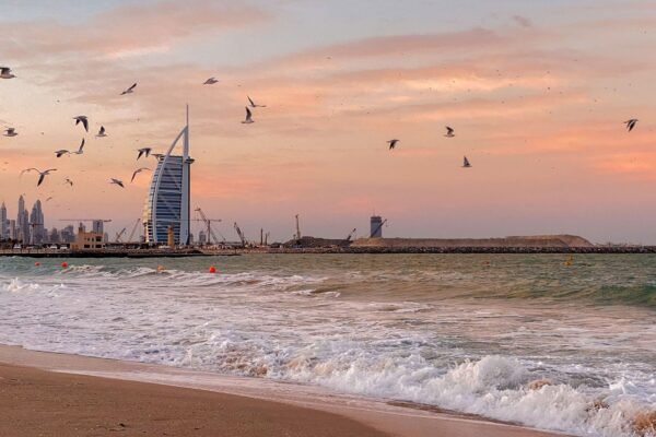 Zonsondergang boven de Burj Al Arab