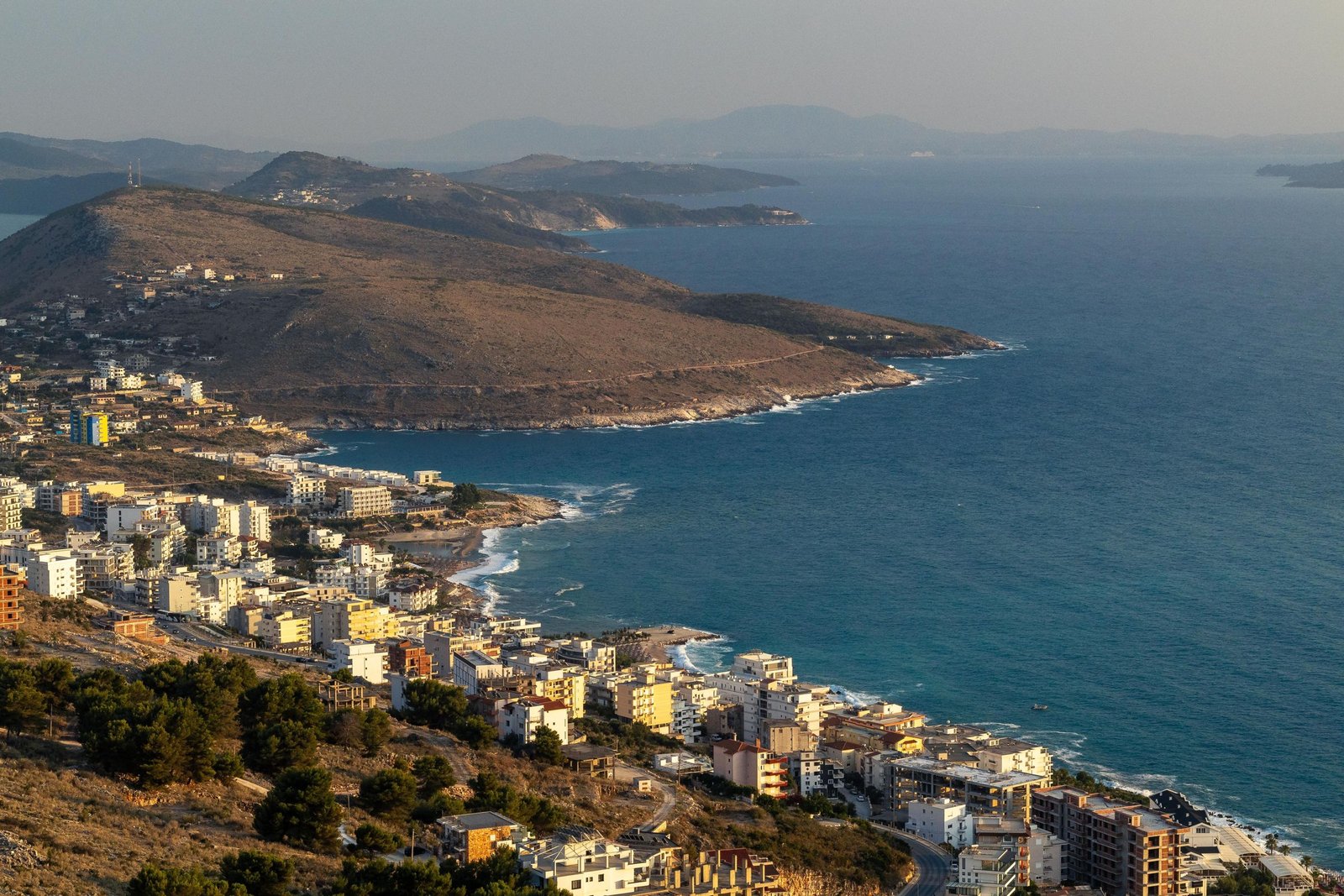Sarandë en de kust van bovenaf
