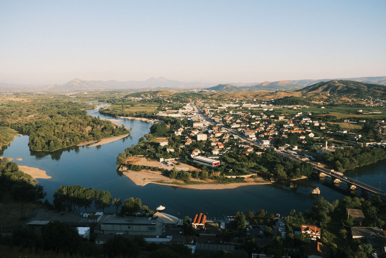 Shkodër en de rivieren van bovenaf