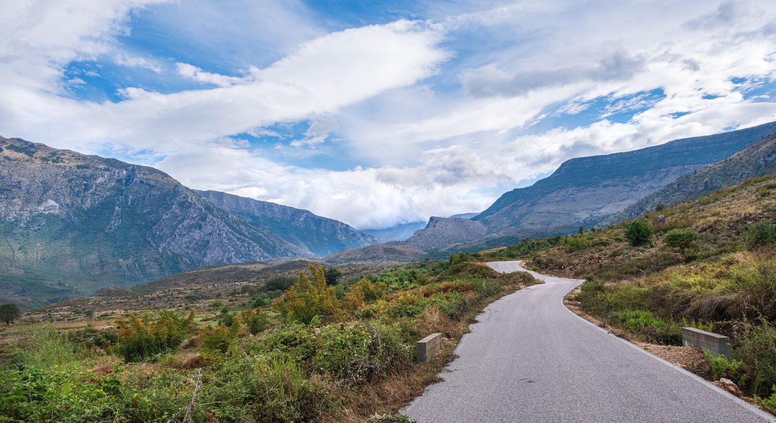 Is Albanië veilig? Reisadvies 2026, verkeer en zwemmen