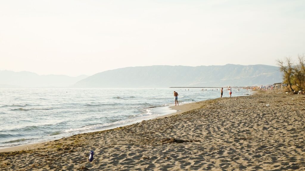 Strand bij Lezhë op een zomerdag