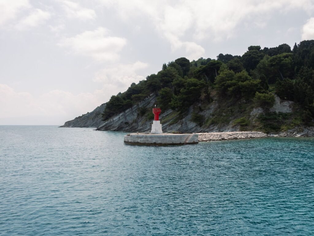 Vuurtoren aan de kust bij Vlorë