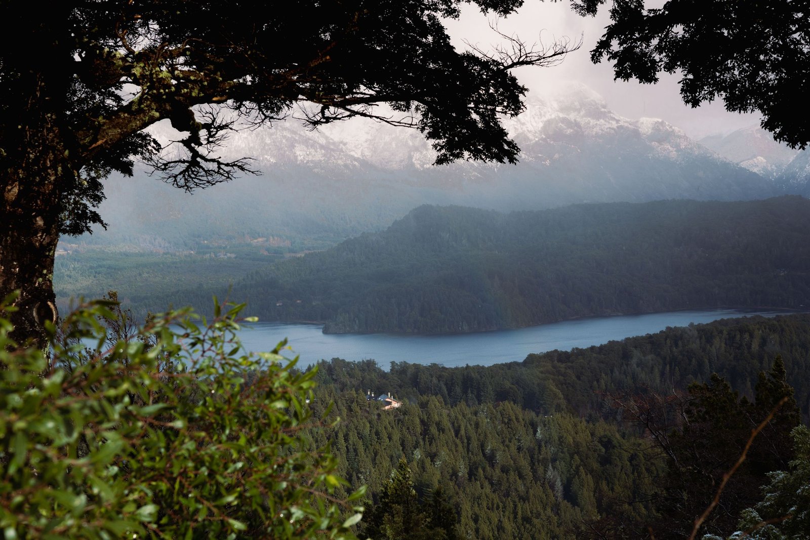 Uitzicht over het Nahuel Huapi-meer bij Bariloche