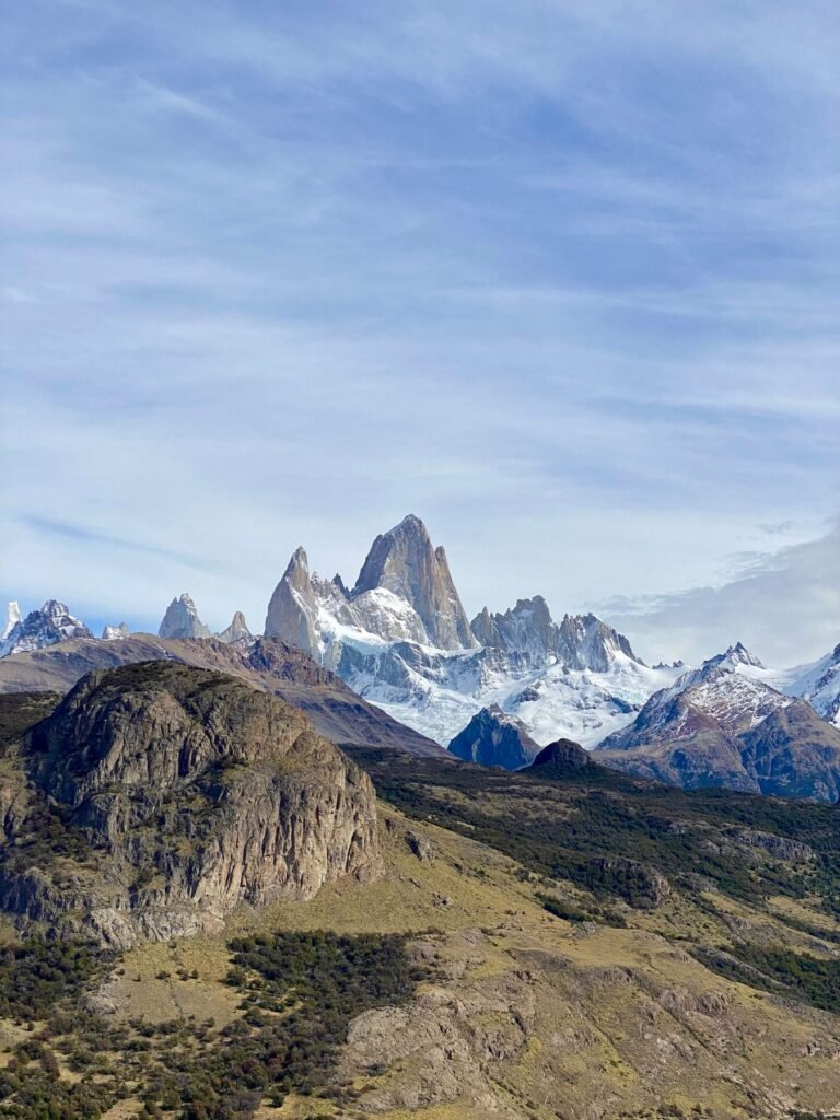 Het dorp El Chaltén in een dal tussen de bergen