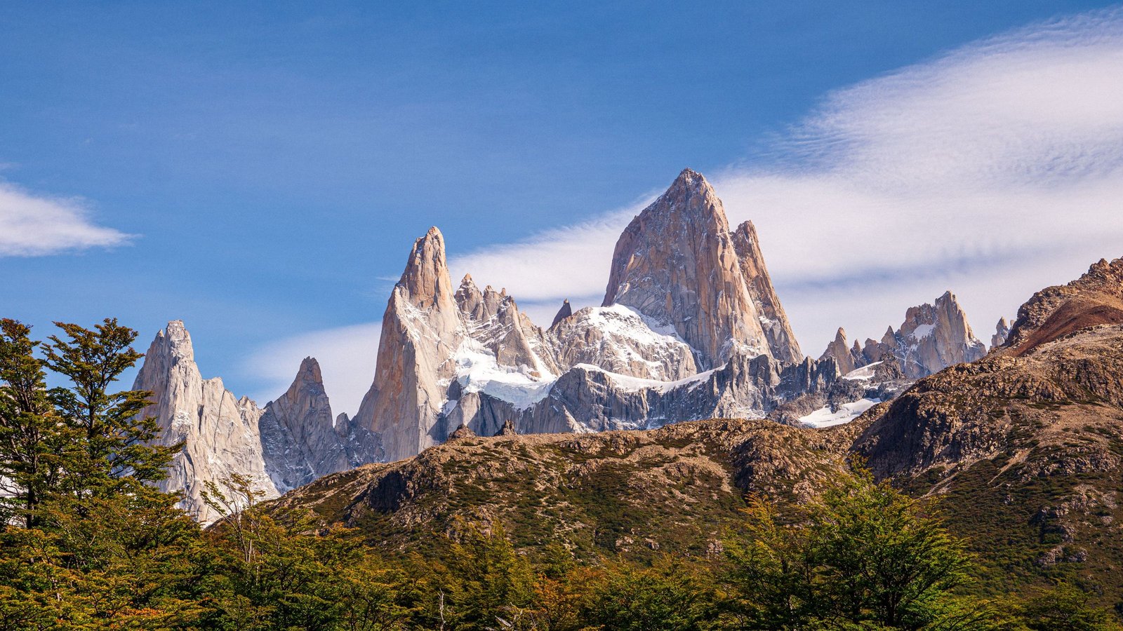 Fitz Roy-massief boven de steppe van Patagonië