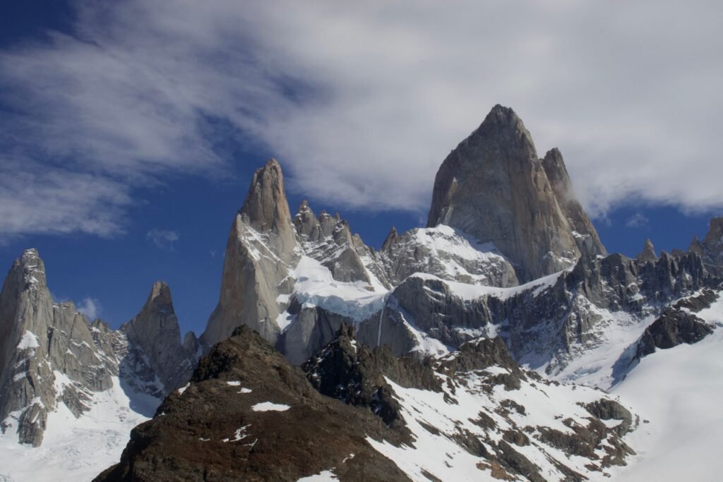 Besneeuwde granieten pieken van het Fitz Roy-massief