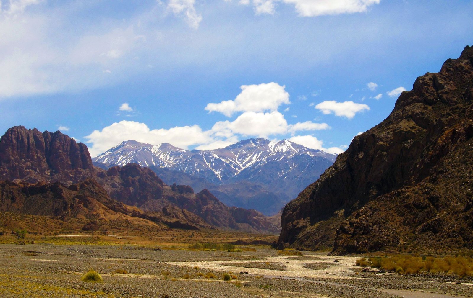 Bergdal in het noordwesten van Argentinië