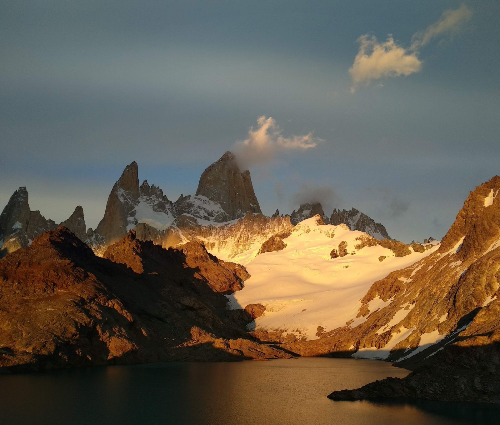 Fitz Roy-massief bij zonsondergang in Patagonië