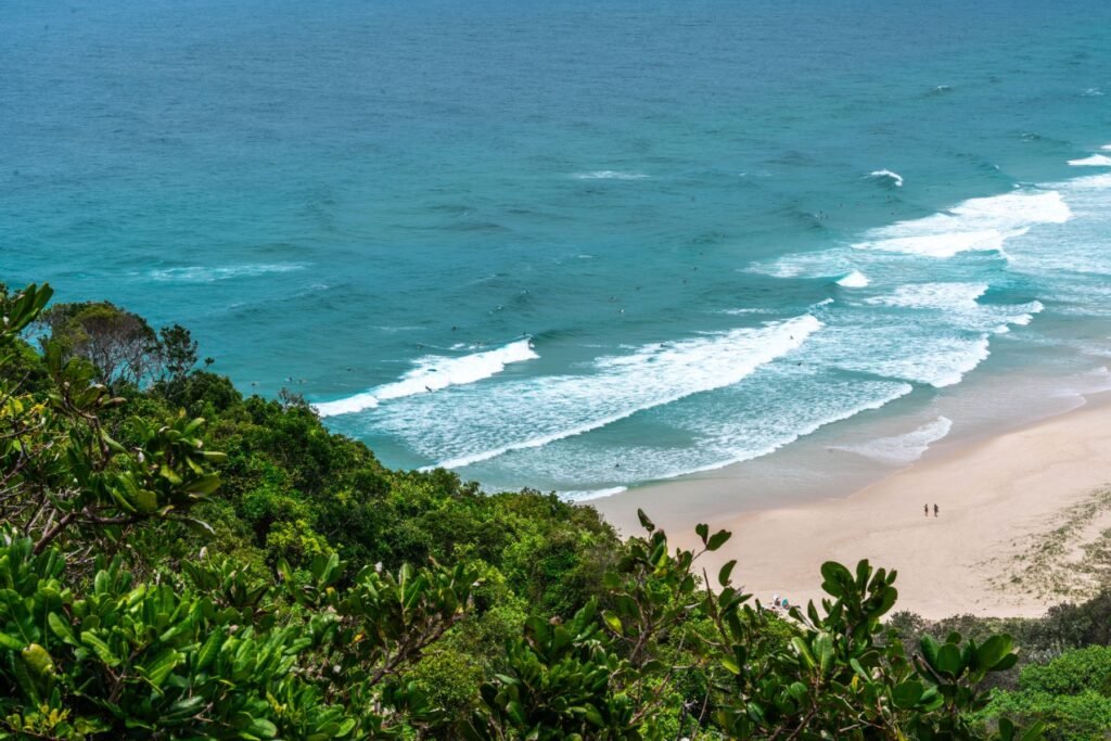 Groene kust en strand bij Byron Bay