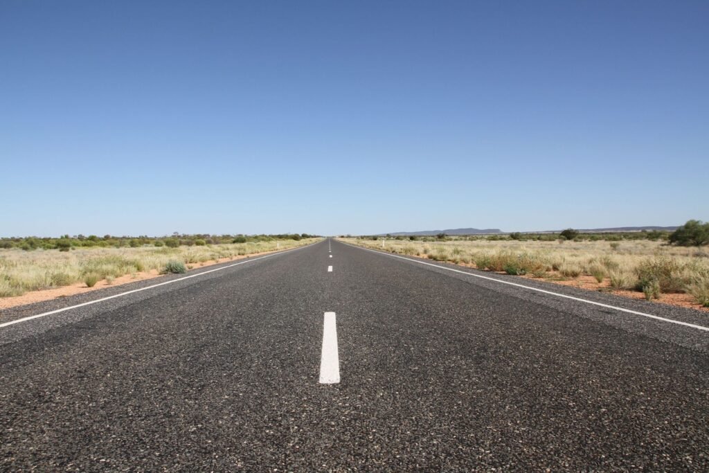 Lege snelweg door het Australische binnenland