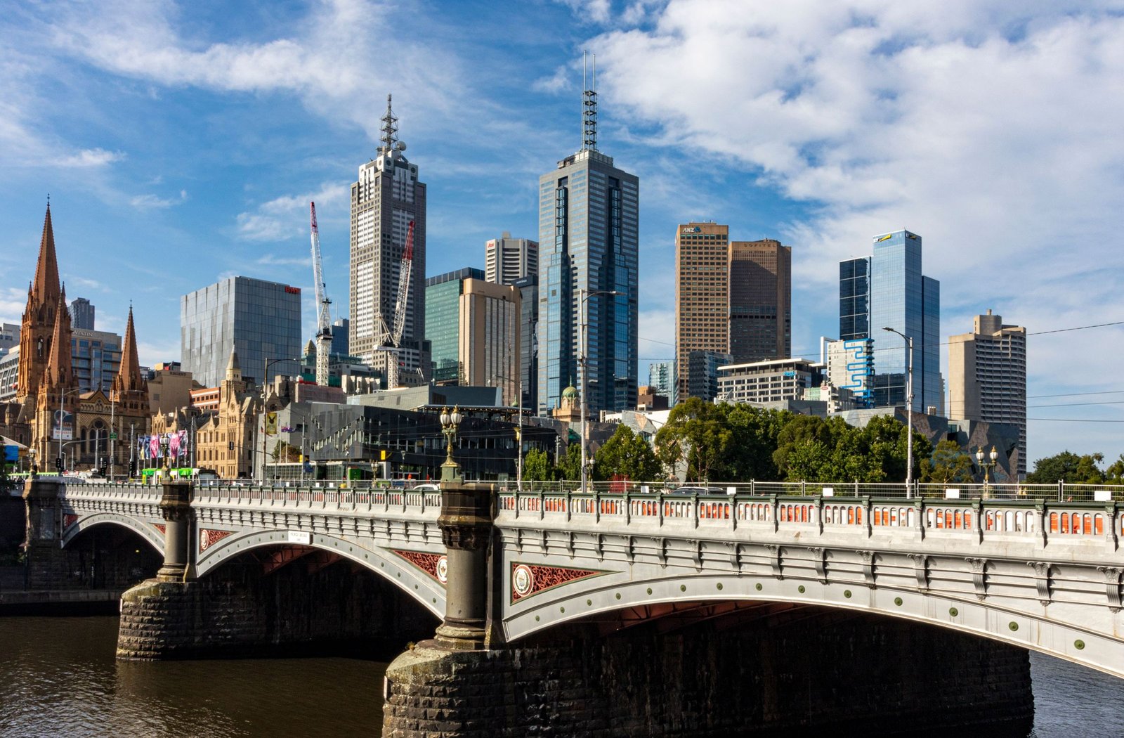 Skyline van Melbourne met Princes Bridge