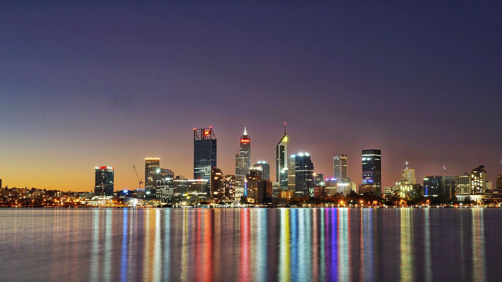 Skyline van Perth bij nacht
