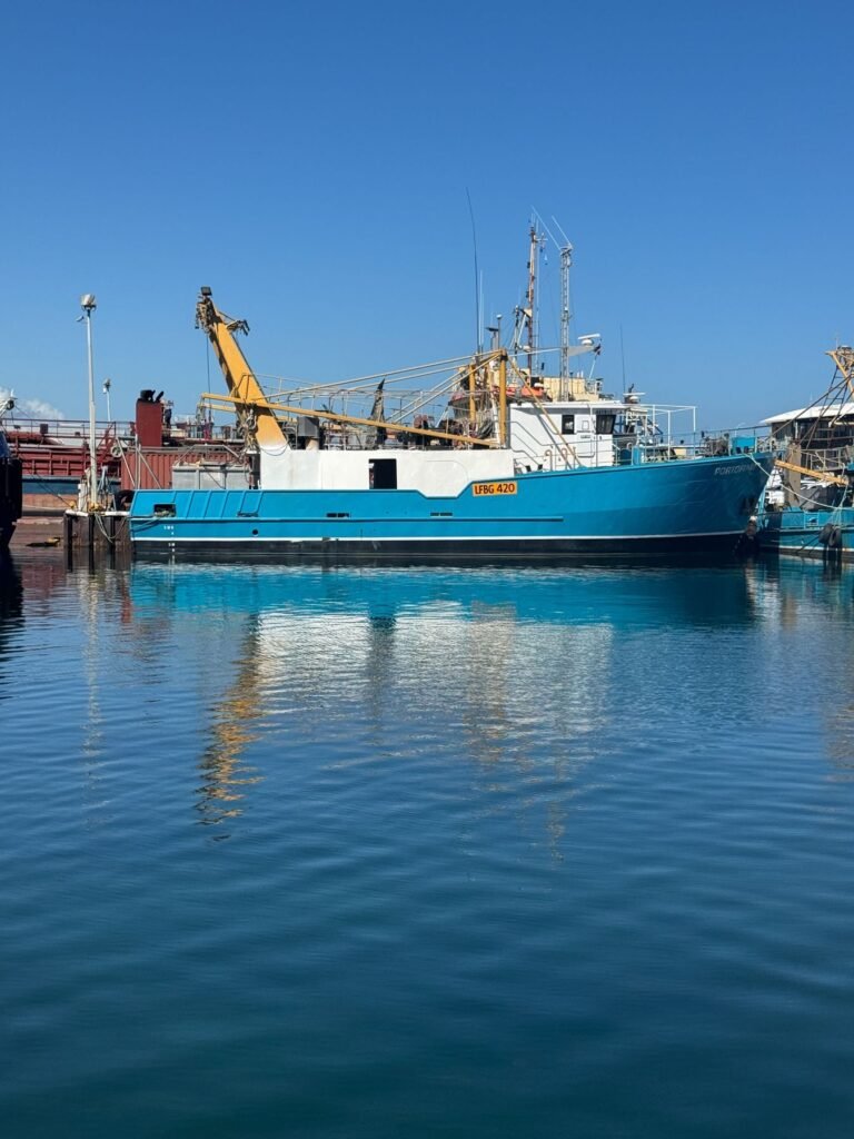 Vissersboot in de haven van Fremantle