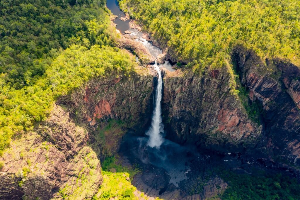 Waterval in het regenwoud van Queensland