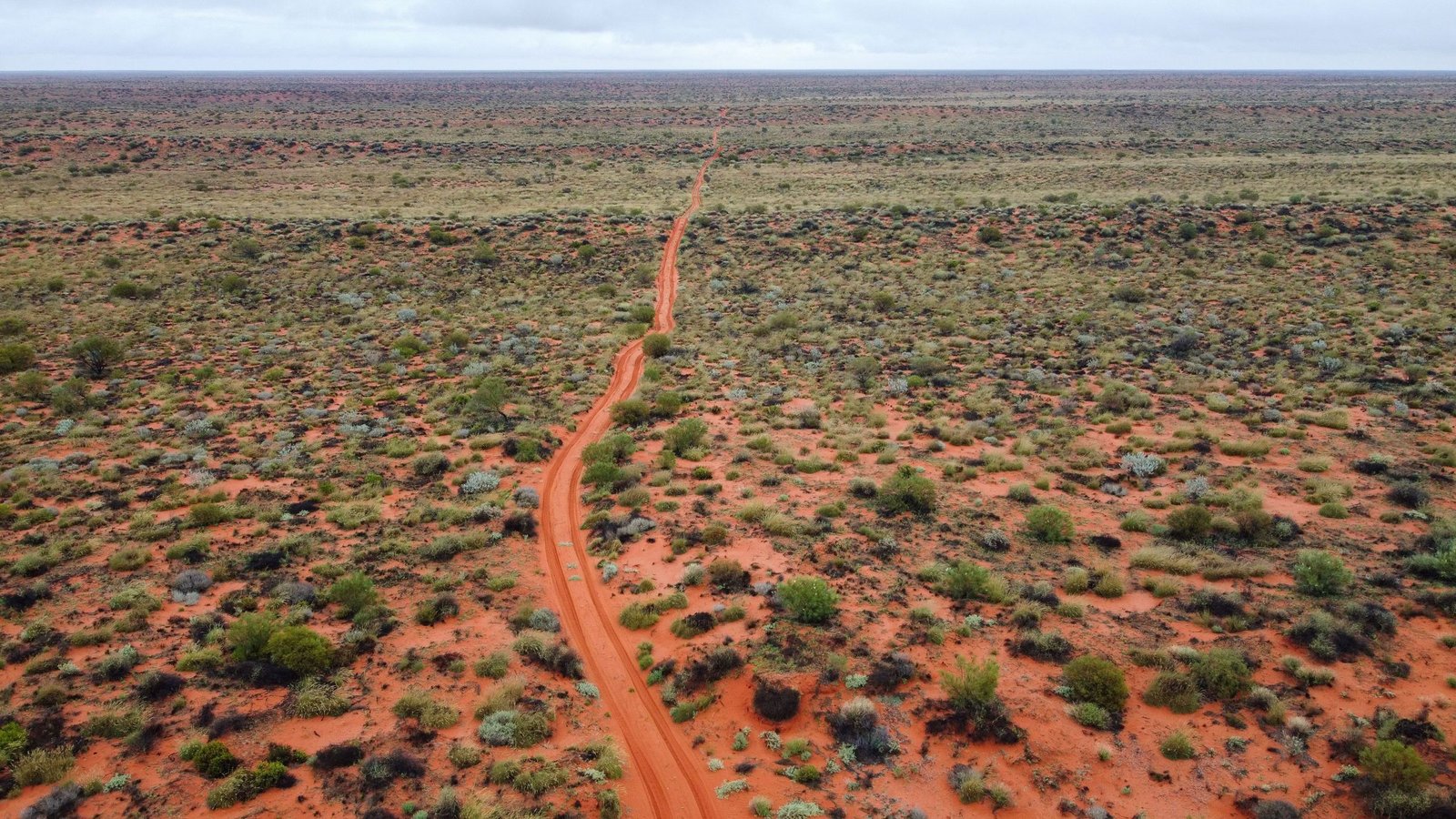 Het rode binnenland van Australië van bovenaf