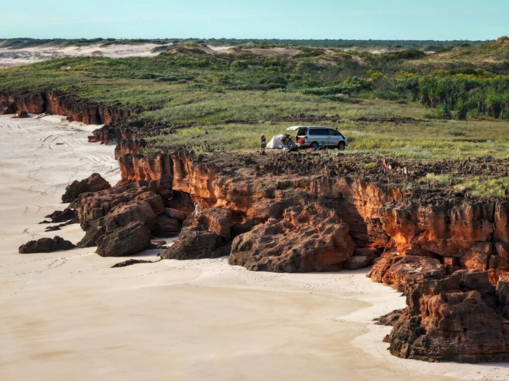 Kust met rode rotsen in Australië