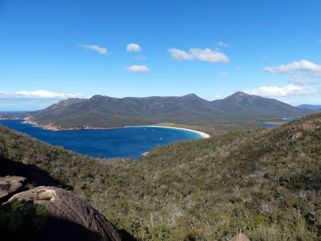 Wineglass Bay vanaf het uitkijkpunt