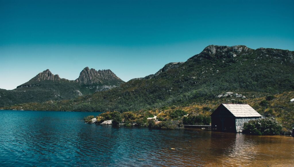 Boothuis aan Dove Lake bij Cradle Mountain