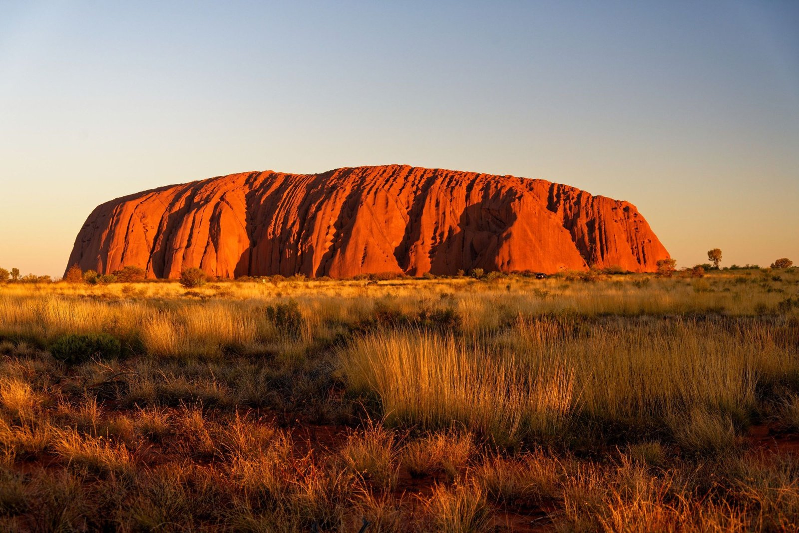 Uluru bij zonsondergang
